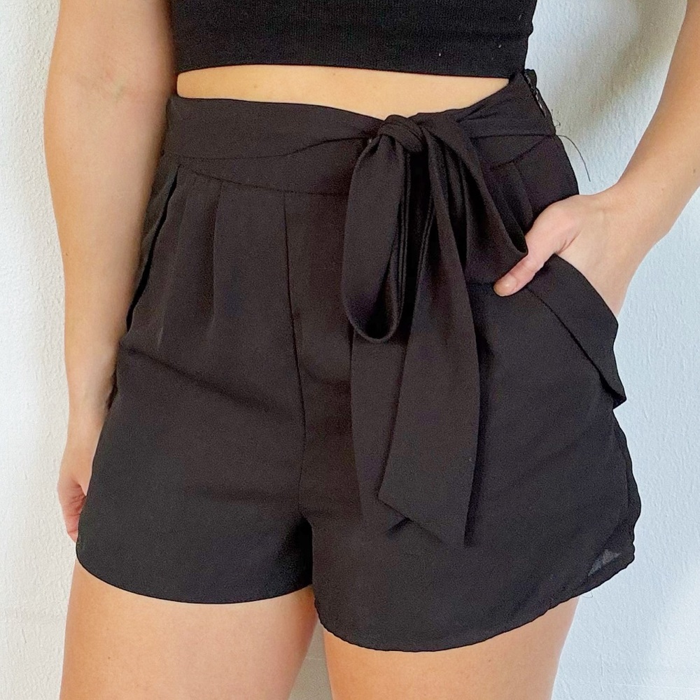 Monteau black high rise tie waist chiffon pocket shorts size medium - Picture 1 of 8